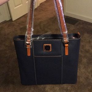 Small Lexington Dooney and Bourke purse